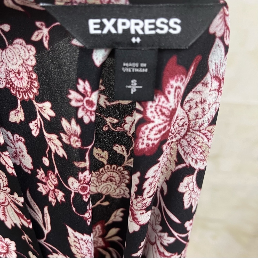 Express Black Floral Button Front Long Sleeve Blouse - Picture 5 of 7